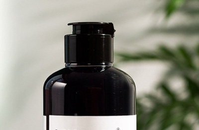 2005年に設立され、13000平方メートルの標準的な工場建物があり、研究開発、生産、販売の集合体である化粧品包装材料企業の1つです。